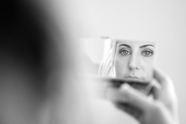 mirror-fashion-woman-makeup-face-beauty-reflect